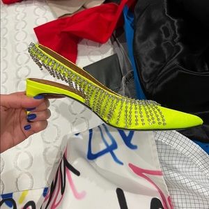 Area NYC satin kittens. not zara🤗 so elegant 🥹❤️❤️❤️ shipping after August 21.